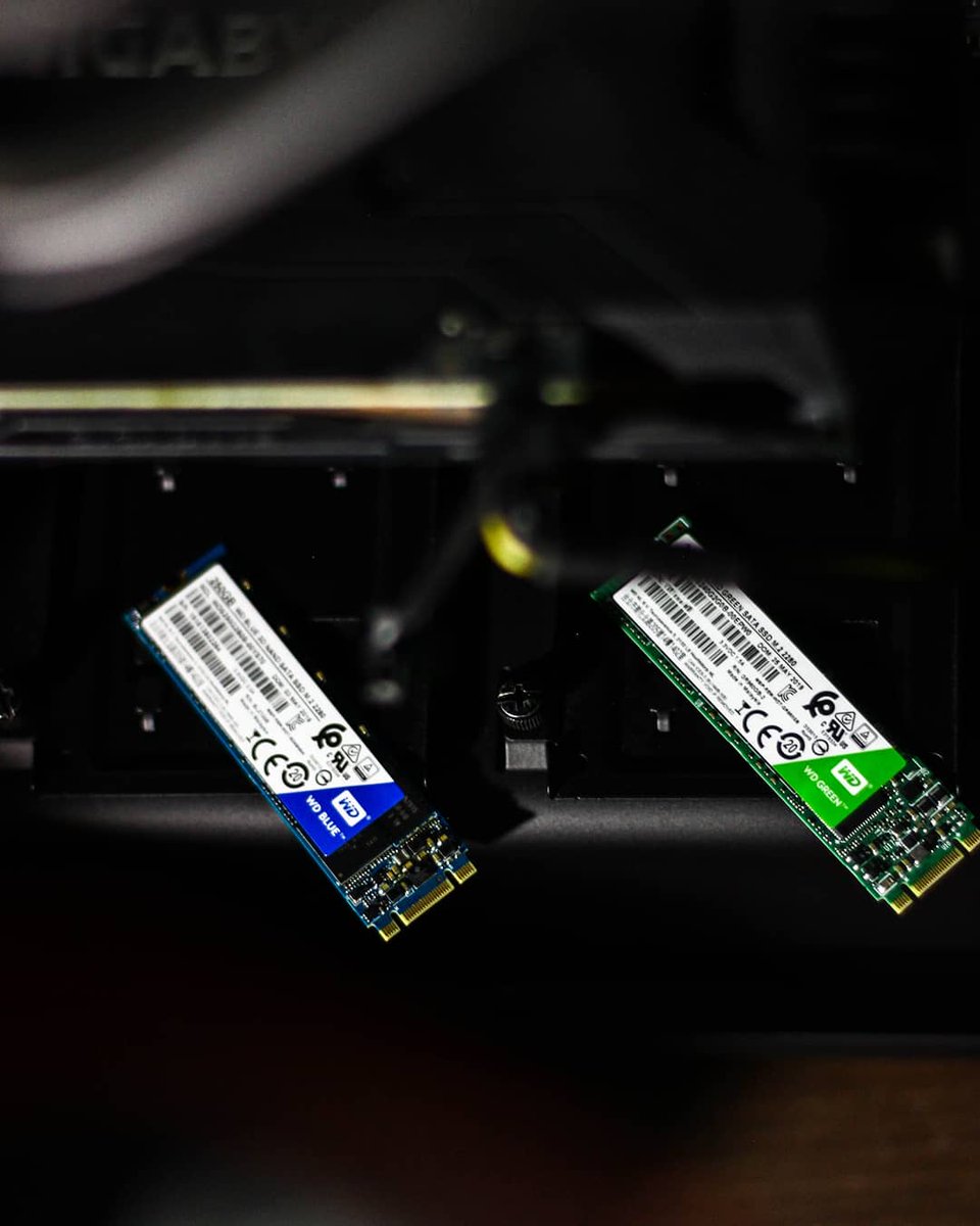 RebellionRider's tweet photo. After 1yr of building my high performance #EditingPC I finally shifted from mechanical HDD to #SSD. For my desktop I used WD Blue which is high performance with high voltage consumption. And for Laptop I used WD Green which is slightly low performance but voltage efficient. https://t.co/9gNlwlT1rY