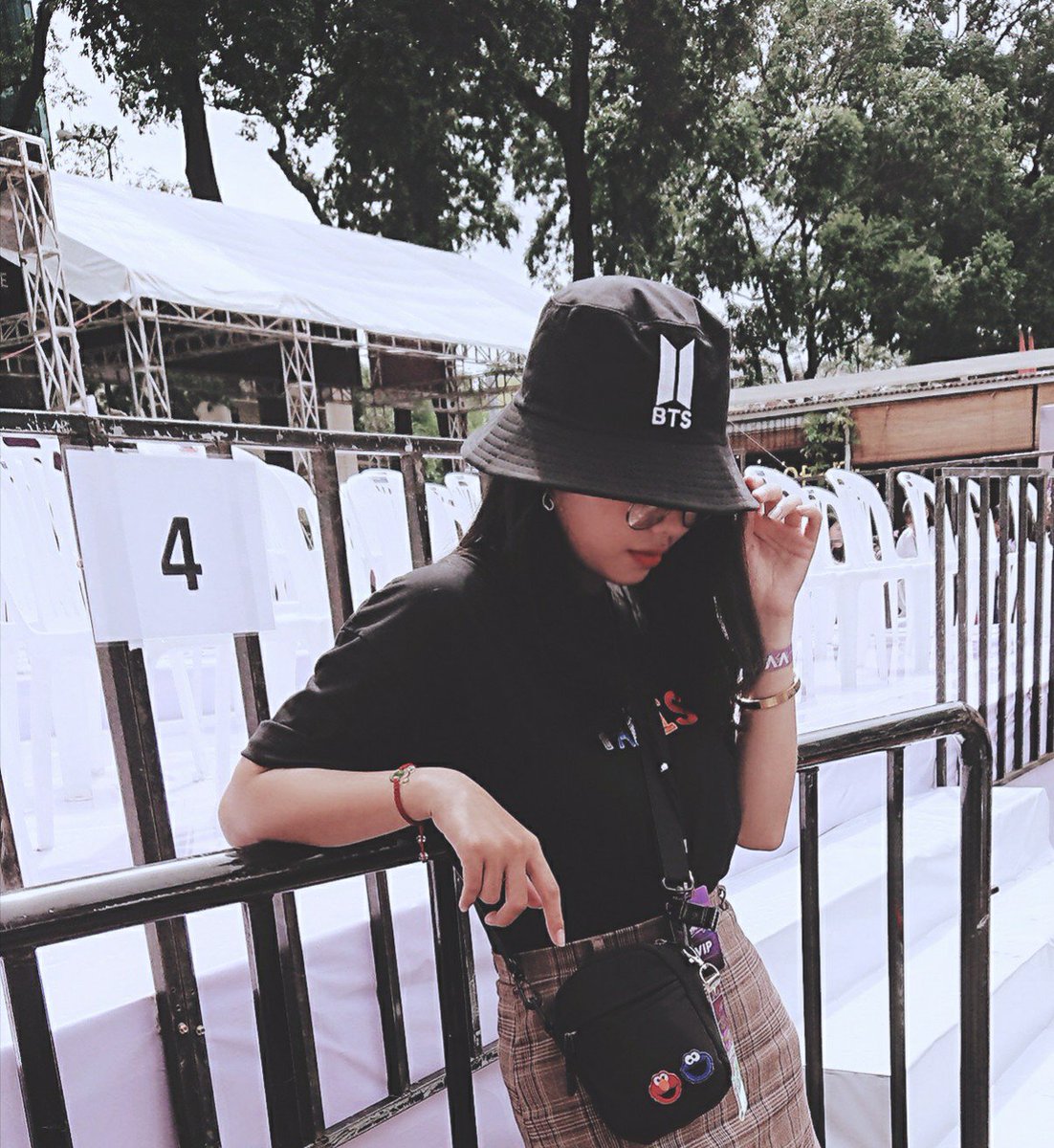 ThuHuyn33007249's tweet photo. #btsfanfest
#vietnam
#v-army
@BTS_twt https://t.co/y2RwVnqTAC