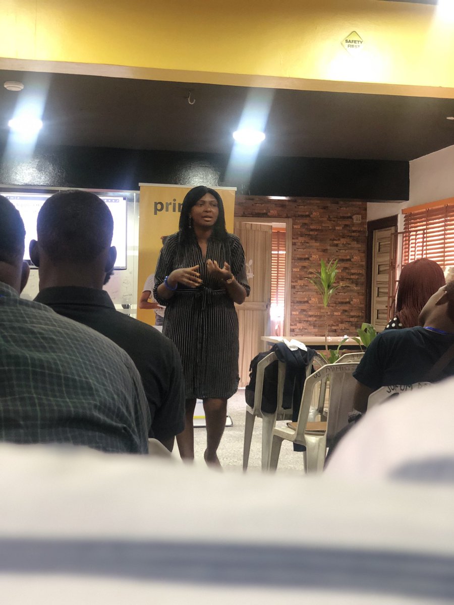 emekaebeniro's tweet photo. Gbemi speaking in the effect of good communication at @theuuseries on Communication, Design and Brand Strategy Class.
#ucheugoseries #uuseries #SaturdayThoughts https://t.co/uRS67BKDRS