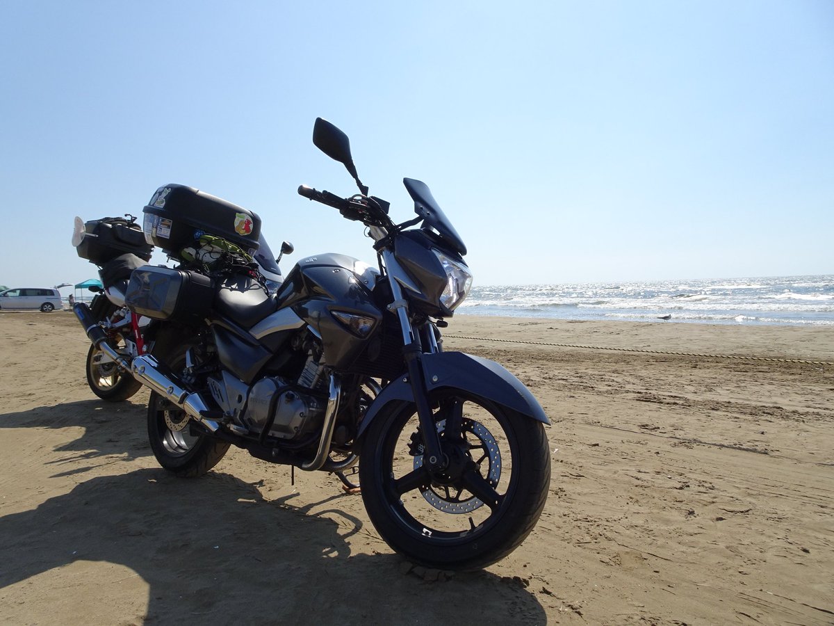 いわたび A Twitter 千里浜なぎさドライブウェイに相棒のバイクで行くという夢が叶いました 素晴らしい青空の中 砂浜をバイクで走れたのはもう最高です