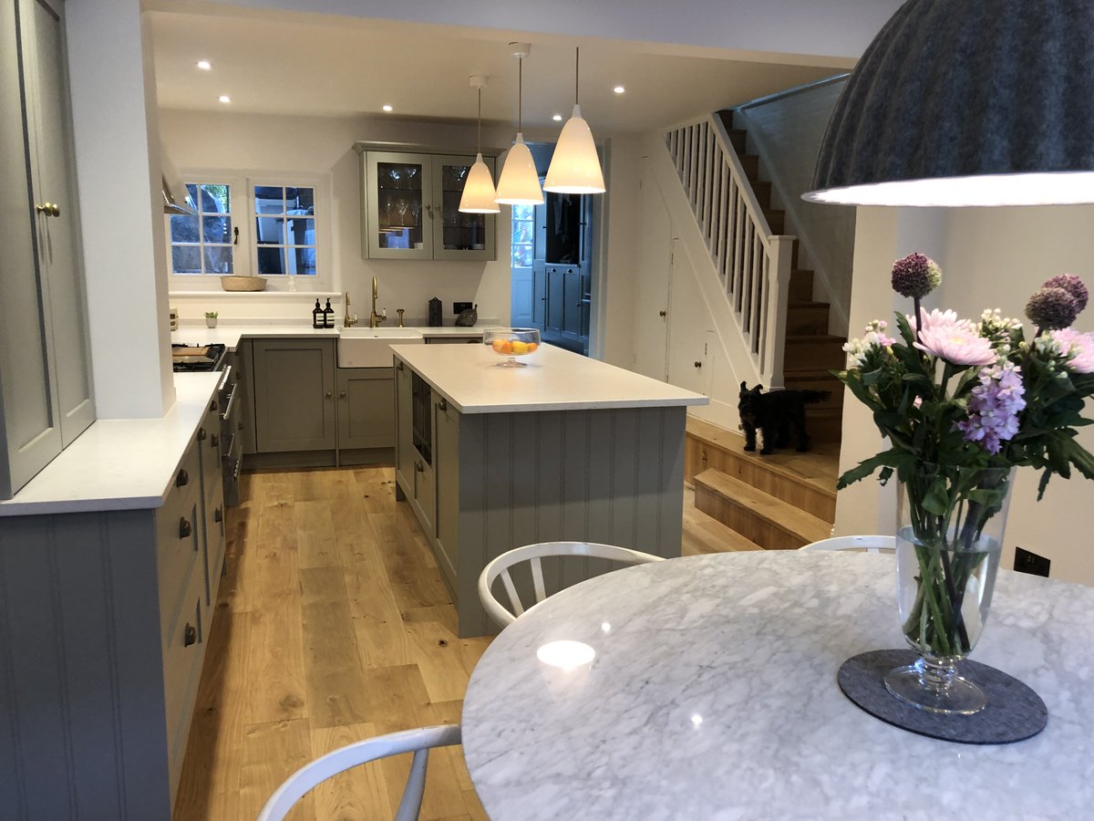 Hawk_KB's tweet photo. This dark basement space has now been transformed into a cosy warm kitchen and dining area. https://t.co/CrcSTVaYfE
