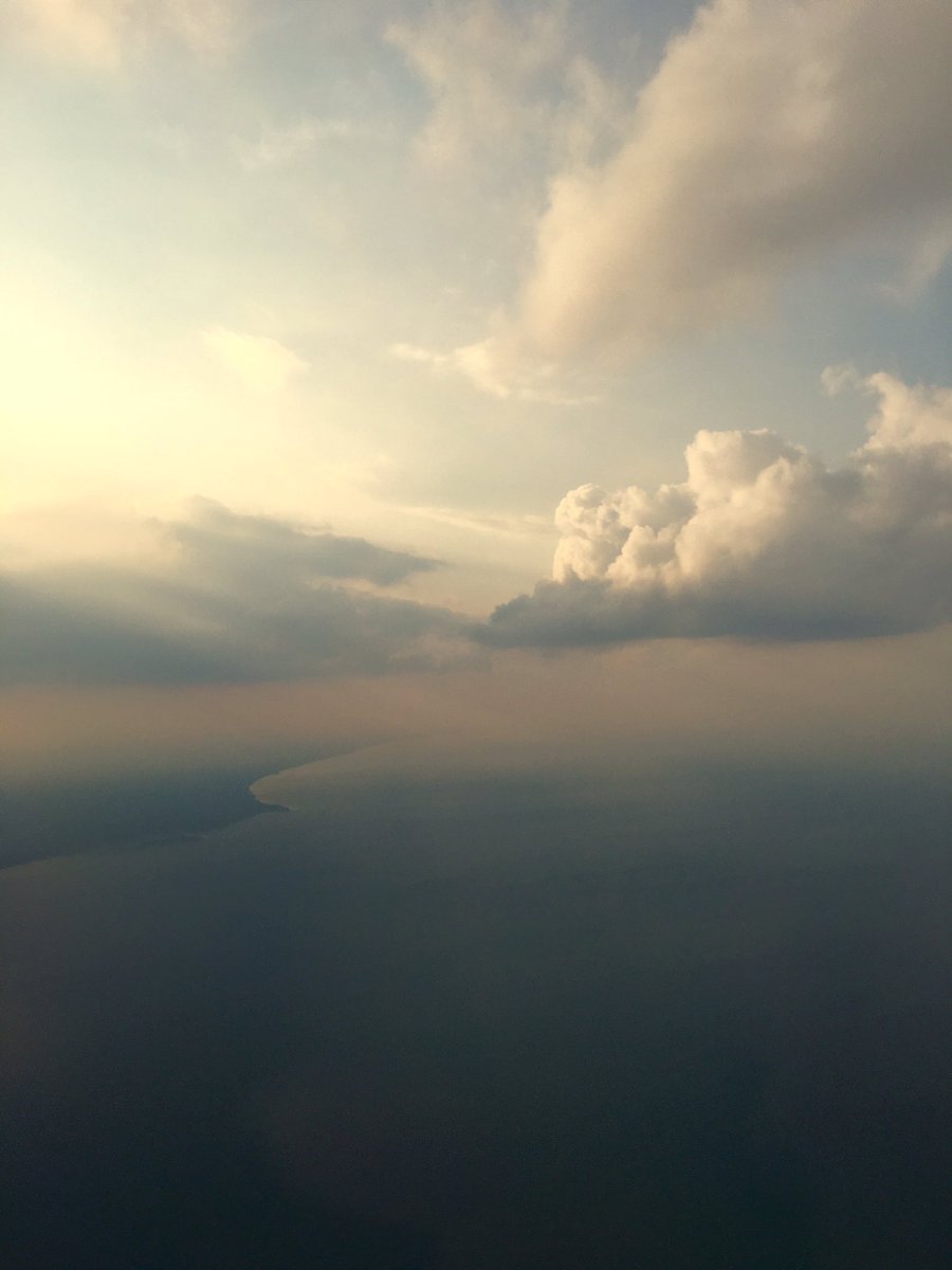 FlyingMagazine's tweet photo. I Follow Clouds... to escape the heat, to get up where itβs cool, to escape the worries down below, and to focus my mind.
#clouds #cloudappreciationsociety #instrumentflightrules #avgeek #avgeeks #flying #pilots #airplanes #goflying #aviationlovers #flyingmagazine #flyingmag https://t.co/4Spp0EHGLH
