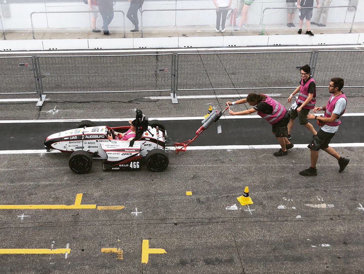 StarkStromAux's tweet photo. - FSG 2019 DAY 4 - 
Our first discipline was Acceleration which we finished with a time of 4.06 seconds. 🏎🔥
In the afternoon we attempted the AutoX but unfortunately had to face some technical difficulties which led to DNFs.
#FSG19 #FormulaStudentGermany @FormulaStudentG https://t.co/p6jYkVHxie