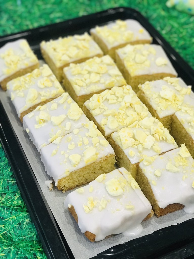 BanwaitRosy's tweet photo. All set up and ready to sell sell sell - freshly made cupcakes and tray-bakes 😍#summerfayrebaking #cupcakes #traybakes #brownies #homebaker #cakemenu https://t.co/vI0eguTFaL