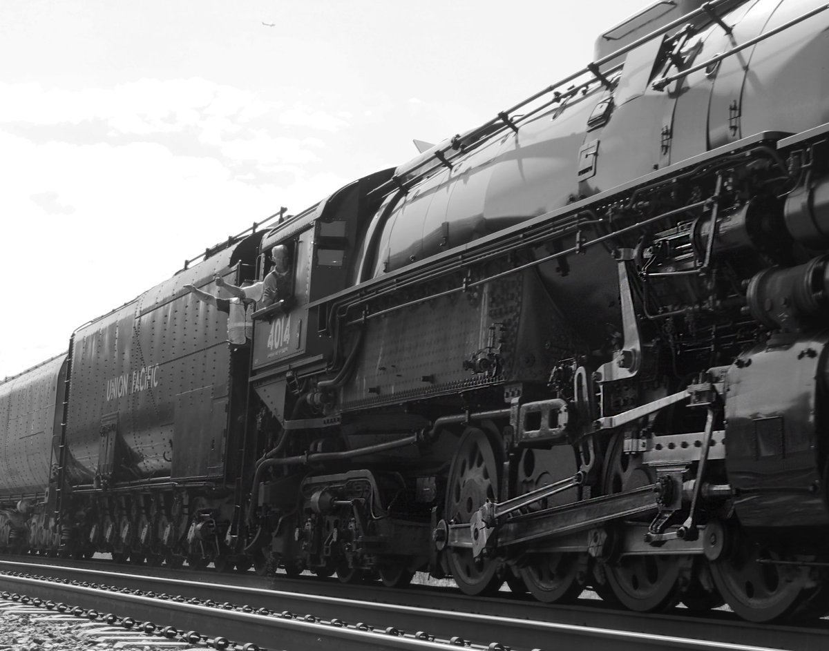 mdevino's tweet photo. The Union Pacific #Bigboy #steamtrain #steam #train locomotive leaving #chicago, heading west back to #Cheyenne #Wyoming https://t.co/fzCRtzts3w