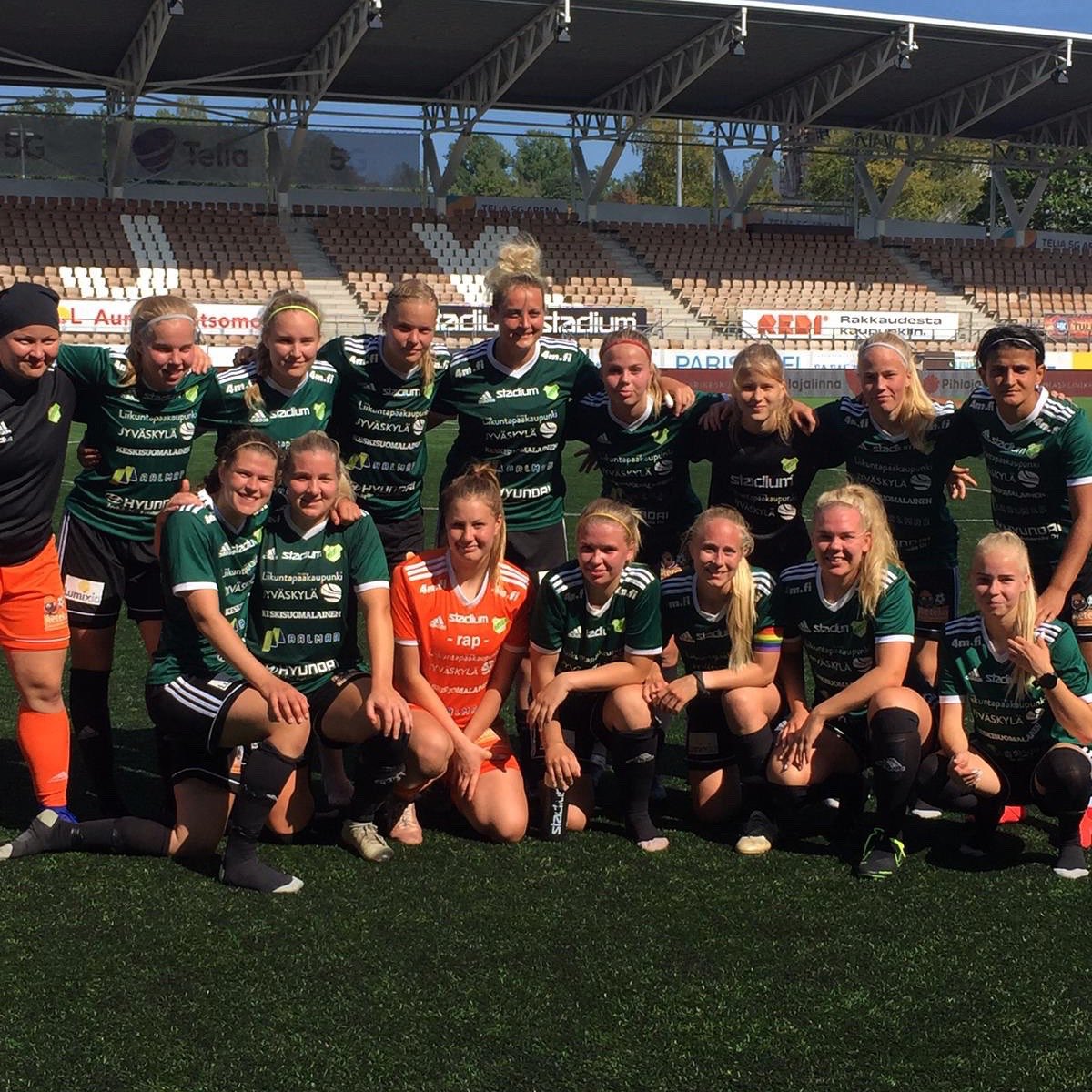 JyPKLiiga's tweet photo. HJK-JyPK 1-1(1-0)!
Tärkeä piste lähti mukaan Helsingistä 💚

#Jypk #jypkliiga #naistenliiga #voimallavihreänsydämen https://t.co/t7GKYZqDp2