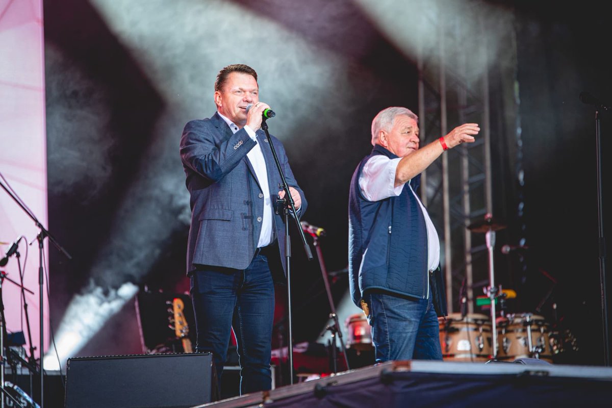 Svētki dzelzceļa nozares darbiniekiem <a href="/VAS_LDz/">Latvijas dzelzceļš</a> simtgades nedēļas kulminācijā vienkopus pulcēja vairāk nekā 4200 dzelzceļnieku no visas Latvijas! Paldies <a href="/LDzSA/">LDzSA</a> par svētku dāvanu un - prieks būt kopā, ieejot <a href="/VAS_LDz/">Latvijas dzelzceļš</a> otrajā simtgadē!