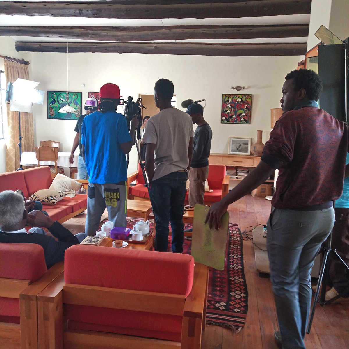 g_nyarumi's tweet image. Behind the Scenes, action goes down every Saturday #stringed #kbcchannel1