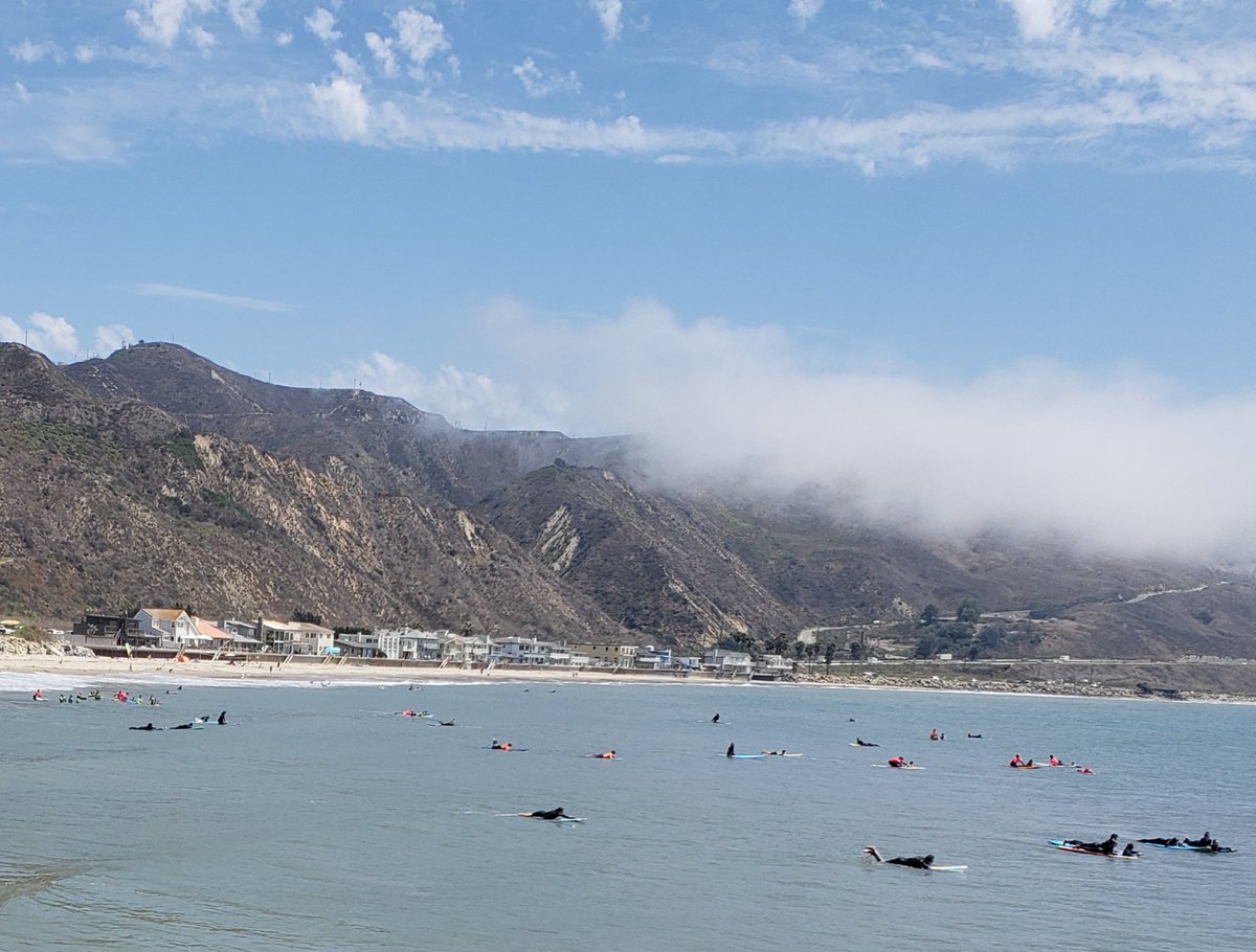 KeeKeeSage_1's tweet photo. When I got home from #STLV, I left almost right away to visit friends in Ventura &amp; Santa Barbara. These are pix from #FariaBeach in northern Ventura County. All the surfers in red are baby surfers (i.e., surfing students). Beautiful day. Lots of surfers! https://t.co/YAqR7ivarn