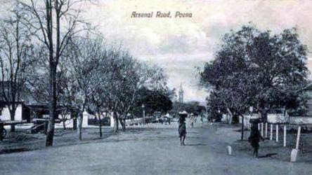 PuneCityLife's tweet photo. 1940s Arsenal Road, now Moledina Road, Camp, Pune. #PCLHistory
(Copyright with respective owner) https://t.co/1N3GBCZyi3