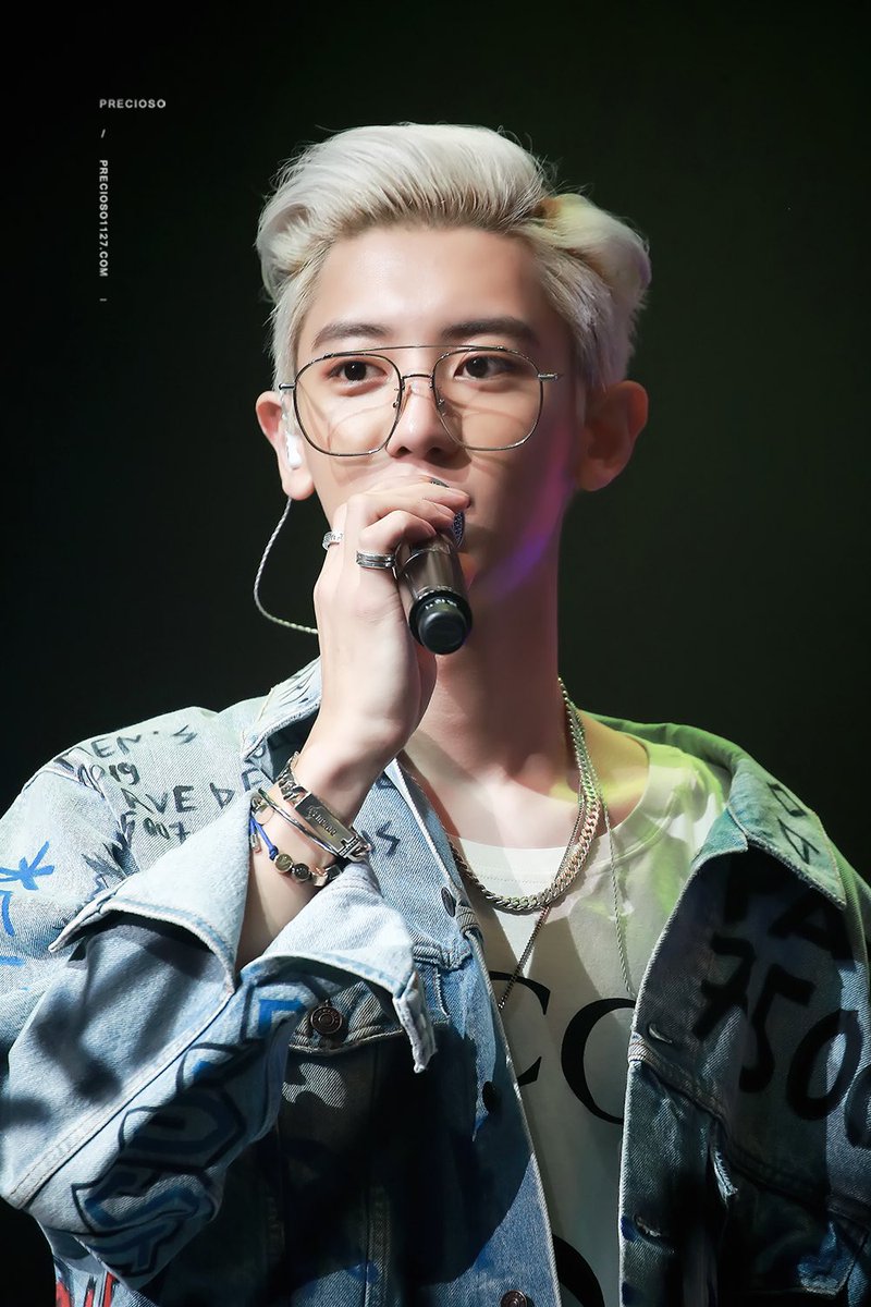 hot_pcy_pict's tweet photo. he look so so so so goooood https://t.co/aKvx4wl1Em