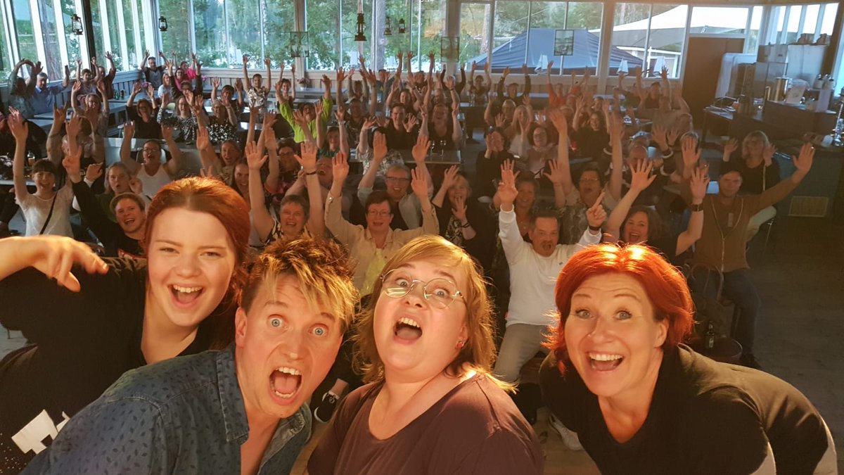 Improteatteri's tweet photo. Kiitos kaikille eilisille Kesäillan I'MPROn katsojille ja kaikille, jotka kävitte muita(kin) esityksiämme katsomassa tänä kesänä! Toivottavasti nähdään taas pian! 😍🤩🎅 Lovee! ❤️ https://t.co/U8sNmPigHb