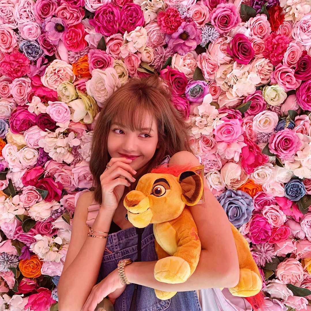 Still in my Lion King mood 🦁. How's your weekend so far, loves?