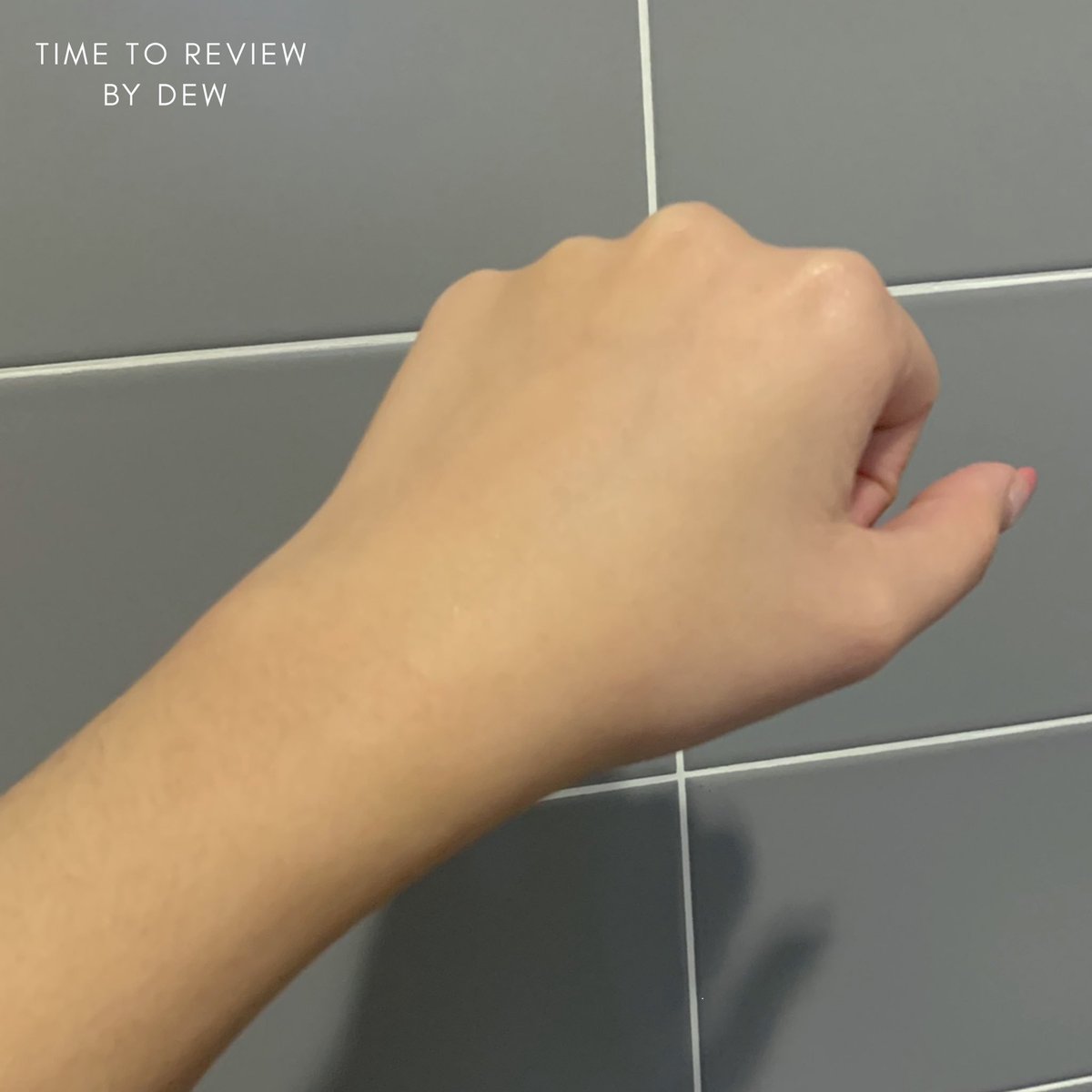 amdewreview24's tweet photo. บอกเลยว่าโคตรดี !!! ครีมทาหน้าของ St.Ives เนื้อครีมเป็นเนื้อพุดดิ้ง เด้งดึ๋งๆ ซึมเข้าผิวได้ไวมาก ไม่เหนียวเหนอะหนะเลย แล้วสูตรนี้คือหอมแบบสดชื่นมากๆ ทาแล้วผิวฉ่ำ โกลวๆเลยจ้า 49 บาท เท่านั้น #รีวิวเซเว่น #โกลว์ก่อนนะ #ใสกิ๊งวิ้งค์สุด https://t.co/qppVZKq5bk