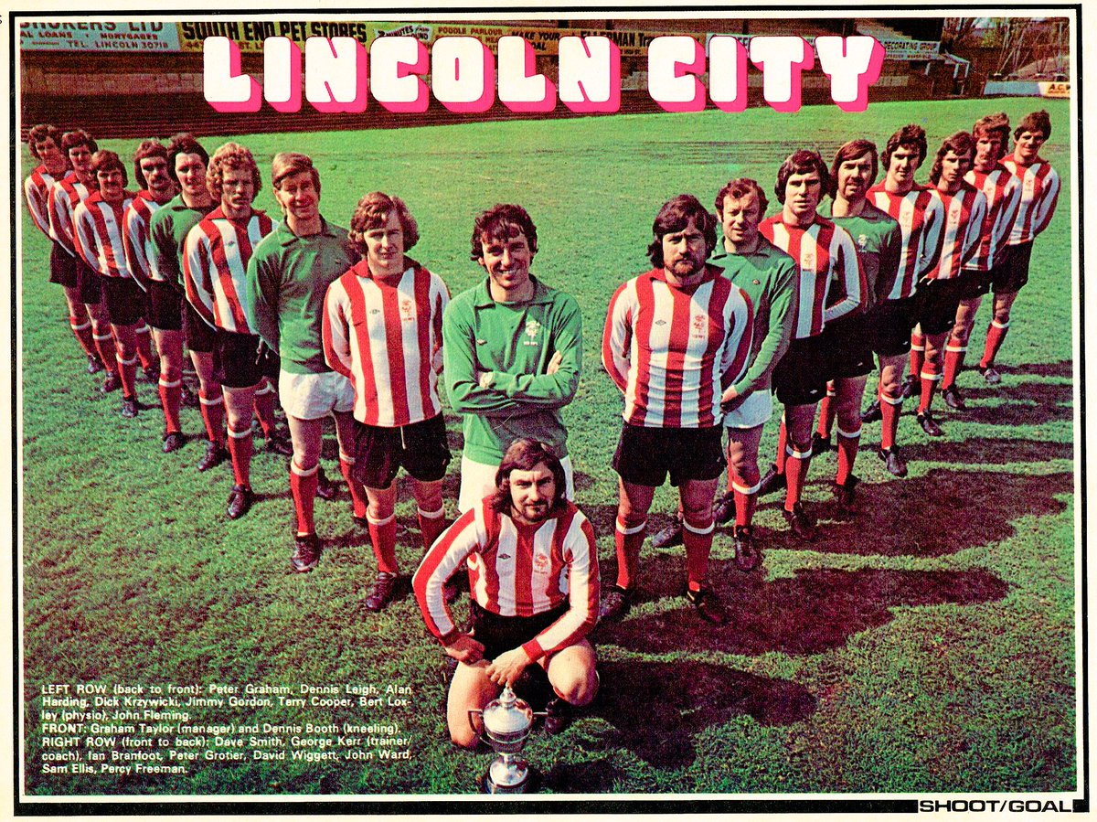 FootballThen's tweet photo. Classic Lincoln City “V-Pose” from 1976 featuring a young manager by the name of Graham Taylor standing proud at the front centre. #LCFC #LincolnCityFC #TheImps https://t.co/JCPLgKCxPT