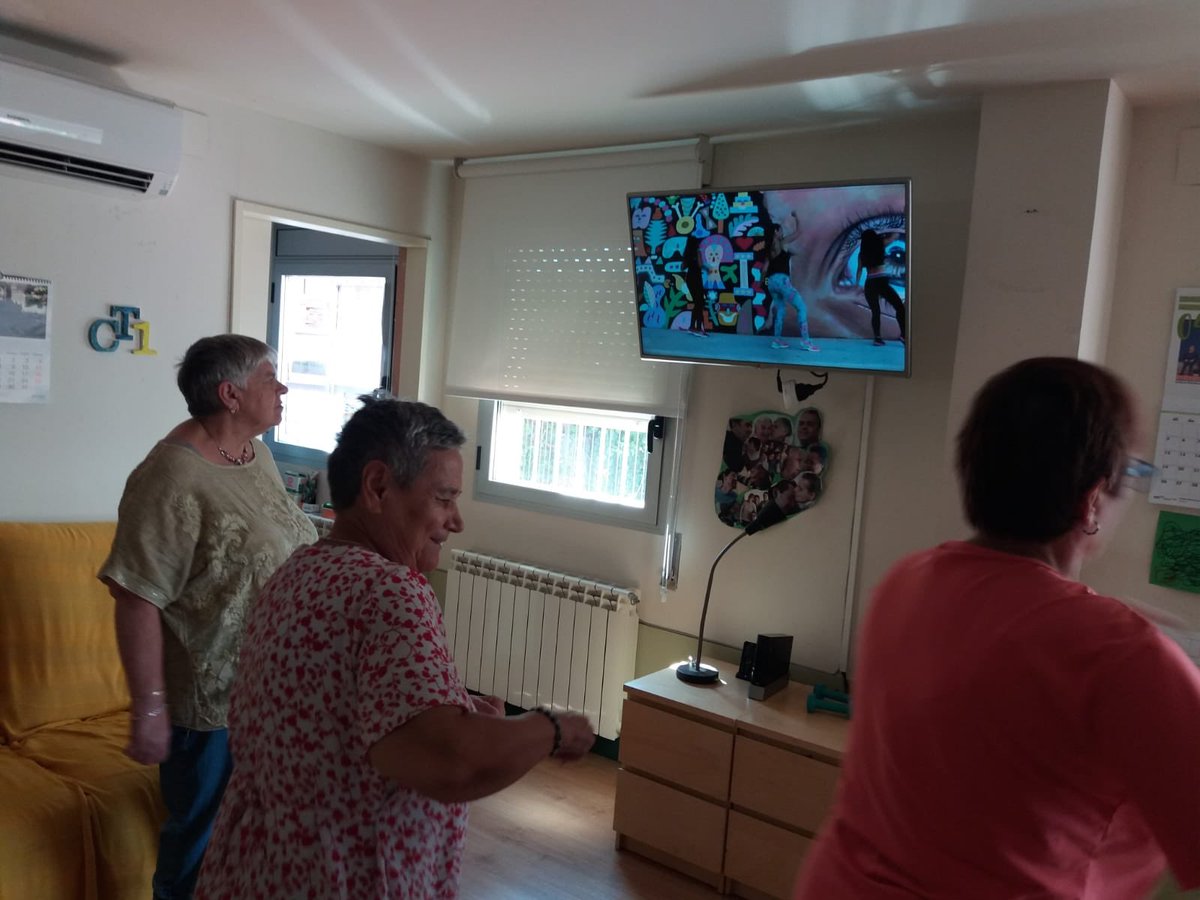 prodisterrassa's tweet photo. 🕺🏽Qualsevol excusa és bona per ballar! A Can Tusell la Raquel ha vingut i ens ha fet unes classes de Zumba molt divertides. Demà segur que tenim agulletes! #JuntsSomCapaços #EstiuProdis https://t.co/onEaq1C2fl