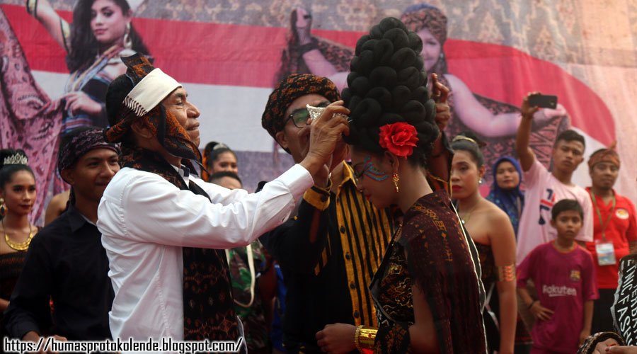 SetdaEnde's tweet photo. WAKIL BUPATI ENDE Drs. H. DJAFAR H. ACHMAD,MM MEMBUKA LOMBA FLORES ETHNIC FASHION DI LAPANGAN PANCASILA KAMIS,08 AGUSTUS 2019 https://t.co/lcxEuhB44t