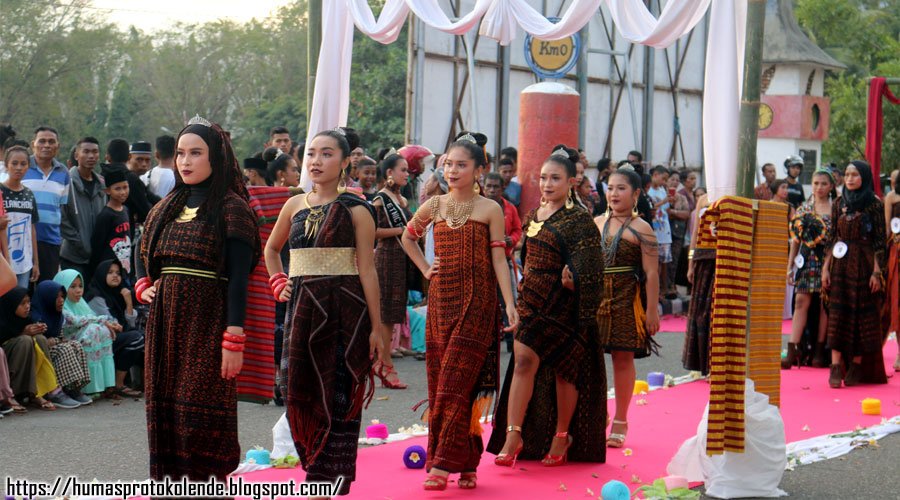 SetdaEnde's tweet photo. LOMBA FLORES ETHNIC FASHION 2019,DI LAPANGAN PANCASILA KAMIS,08 AGUSTUS 2019 https://t.co/rukJeGh40K