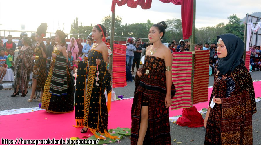 SetdaEnde's tweet photo. LOMBA FLORES ETHNIC FASHION 2019,DI LAPANGAN PANCASILA KAMIS,08 AGUSTUS 2019 https://t.co/rukJeGh40K