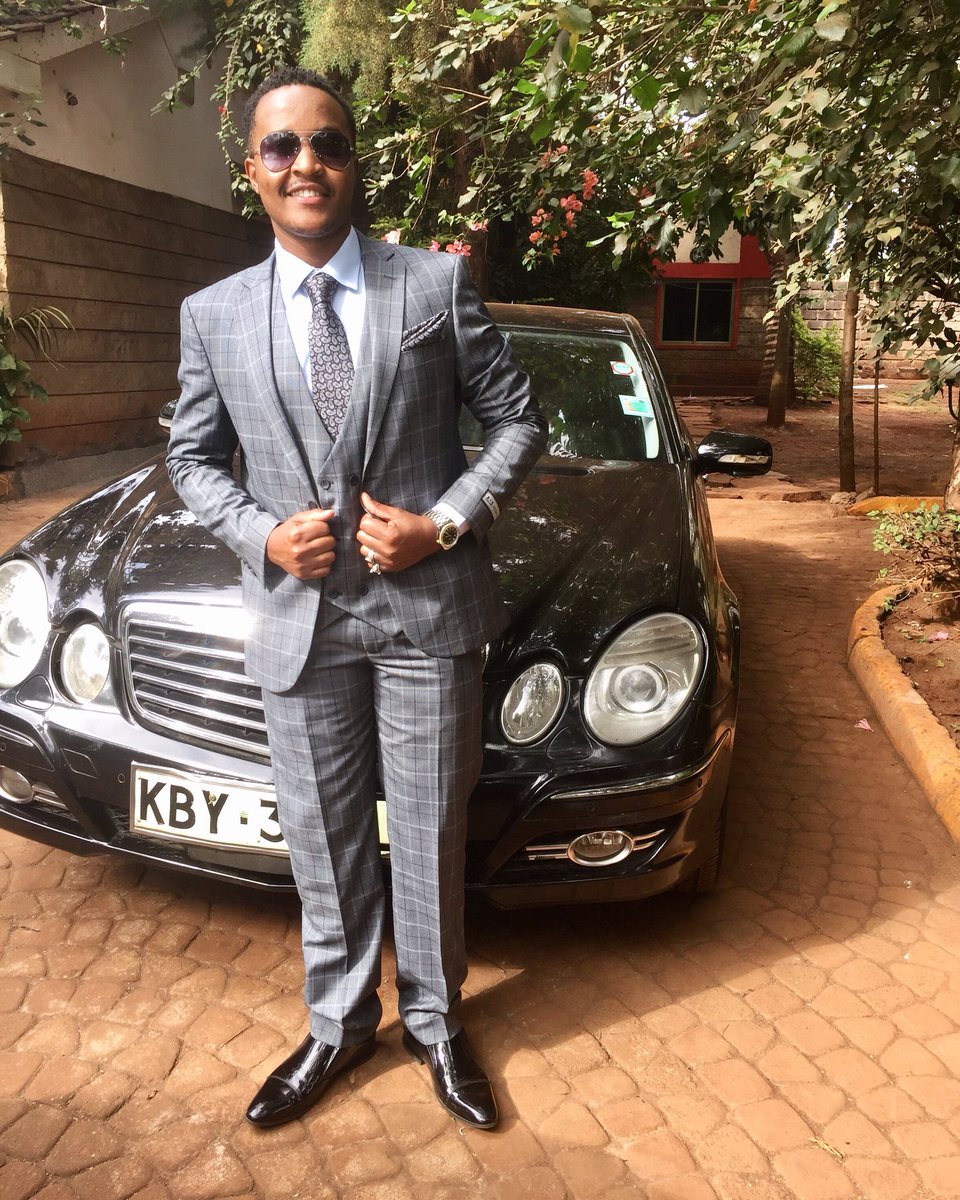 ian_smeezy's tweet photo. If this ain’t a boss look i dnt know what is 😛.. i wanna wish y’all a happy weekend y’all enjoy 😉 and just a reminder go watch my new video link on bio 
https://t.co/tCAhwSHRYO
#balllikeaboss #Boss #BOSSY #Smart_gang #Turn_up_squad https://t.co/4DlscjPGK2
