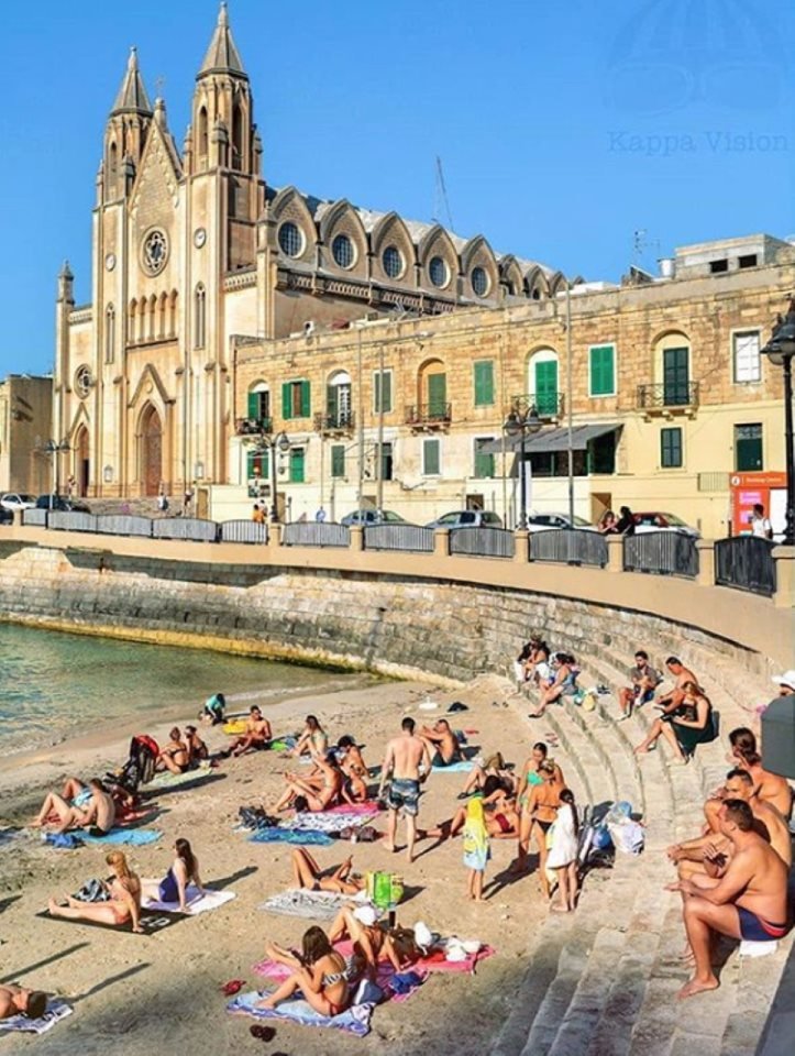 Malta_Weather's tweet photo. Happy? 😎🌞🌡🔥🥵 Malta WILL be one of the HOTTEST PLACES in Europe over the next few days as temperatures soar to 36°C and feeling as HOT as 40°C as HOT air from northern African is directed towards the central Mediterranean!📷 Kappa Vision #malta #gozo #balluta #heat #beach https://t.co/oAxHrwvLqx