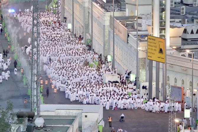 mimxvr's tweet photo. It always fascinates me how ISLAM &amp; HAJJ brings all the muslims together. How people belonging from different countries, cultures, races etc are gathered in the same place in the same dress in front of Allah.
The true &amp; literal meanings of UNITY, FAITH &amp; DISCIPLINE!

#HajjMubarak https://t.co/qRfJZ88UQF