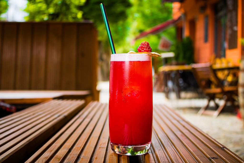 bryk_bar's tweet photo. SATURDAY NIGHT...This will be a dance on your tongue 
🍻💯😎☀️🍿
•
@foursquare_rum_distillery / fresh lemon / @ponthier_officiel raspberry puree / agave and @pilsnerurquell_de pils 
•
#brykbar #prenzlauerberg #sredzkistr65 #kollwitzkiez #raspberry #beercocktails #fruity https://t.co/MdYWA15Azi