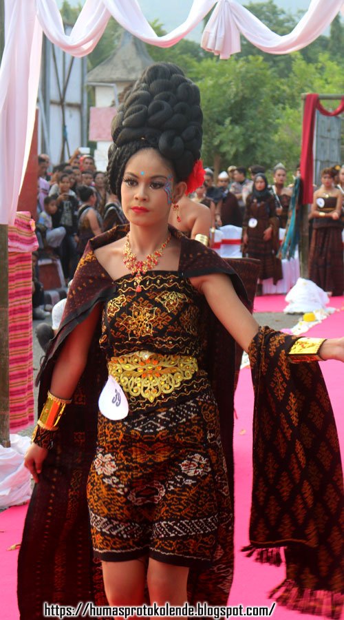 SetdaEnde's tweet photo. LOMBA FLORES ETHNIC FASHION DI LAPANGAN PANCASILA KABUPATEN ENDE,KAMIS,08 AGUSTUS 2019 (https://t.co/Lh5j4iBmla) https://t.co/SQG8adBuVO