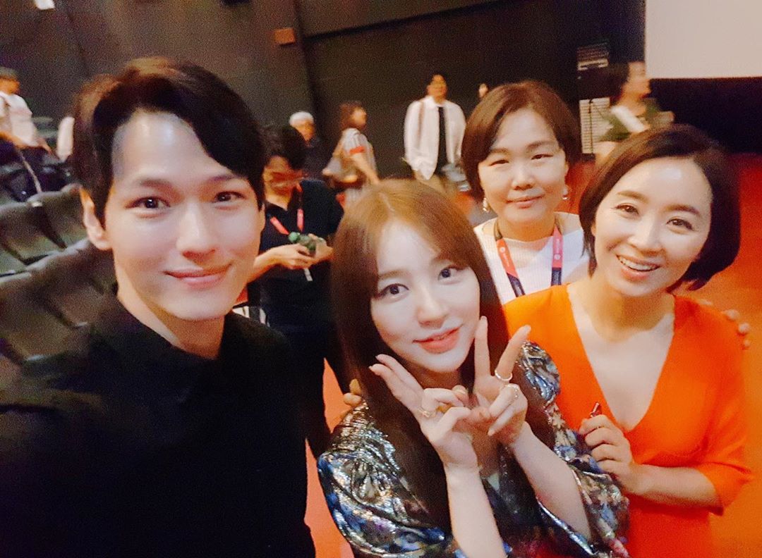 graceyooneunhye's tweet photo. 제천에서의 ‘고고송’으로 즐거웠던 관객과의 대화의시간! 그리고 반가운 얼굴들&amp;좋은분들.참 따뜻한 영화🎥
#제천국제음악영화제 #고고송 #gogosong #윤은혜 #지일주 #윤유선 #yooneunhye #JiIlJoo #yoonyoosun https://t.co/mYfHUHqN3A