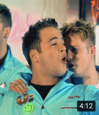 bsb5ivefan97's tweet photo. Has Anyone Noticed That In The Thumbnail Of The Music Video For @westlifemusic’s Uptown Girl, @NickyByrne Is THAT Close To @ShaneFilan? And His Hand’s On His Shoulder, Too! 

😍😍😍😍💚💜💚💜

Because #ShNicky 😉

#ShNickySaturday https://t.co/ptCRlZdG40
