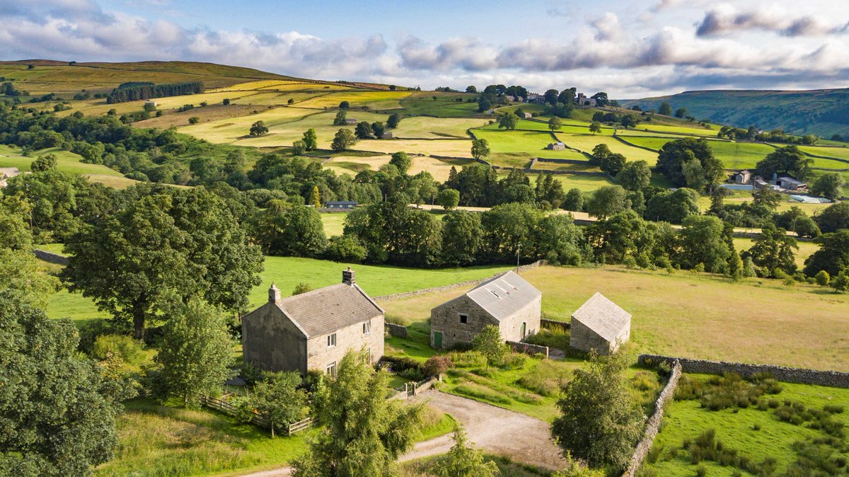 struttsharrogt's tweet photo. **PRIVATE SALE** A pretty Yorkshire stone cottage with stunning views positioned in a peaceful location with a detached office/studio and 2 further barns, set in over 4 acres of established gardens and a paddock #rurallocation #project #outbuildings #studio #greatviews #shhhh https://t.co/8gudvwnUc6