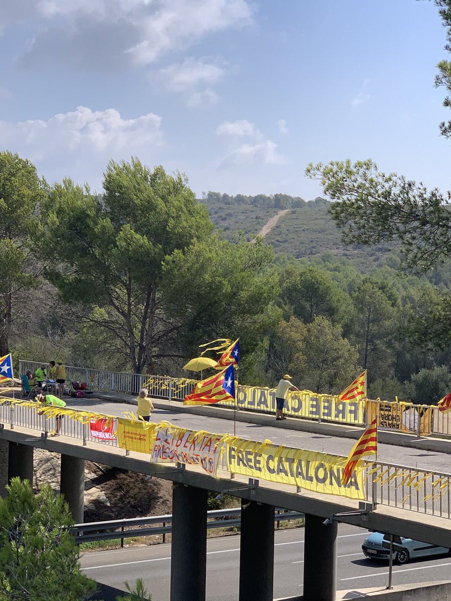 CDRspisp's tweet photo. Ja hi tornem a ser! 🎗✊🏻#llibertatpresospolítics #Absolució ✊🏻prepara’t... quan surtin les sentències TOTHOM AL CARRER!!! https://t.co/W7Rt4dBag7