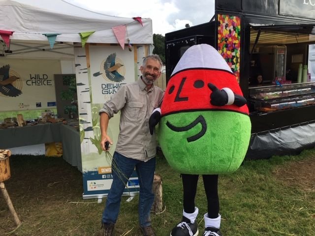 Diolch i bawb (gan gynnwys Mistar Urdd!) am <a href="/eisteddfod/">eisteddfod</a> gwych / Thanks to all for a brilliant <a href="/Eisteddfod_Eng/">eisteddfod_eng</a> (inc. Mr. Urdd)!