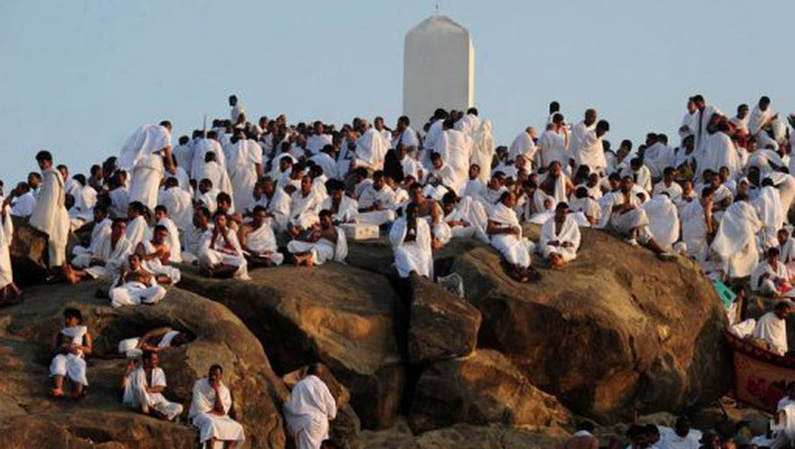 Le Prophète, ﷺ, a dit : 🌺🍃

"Le Jeûne du jour de 'Arafa (9ème jour de Dhu Al-Hijja) expie les fautes de l'année passée et celles de l'année à venir ; et le jeûne du jour de Ashûra (10ème jour de Muharram) expie les fautes de l'année passée"... 🌺✨

(Muslim) ✨🍃