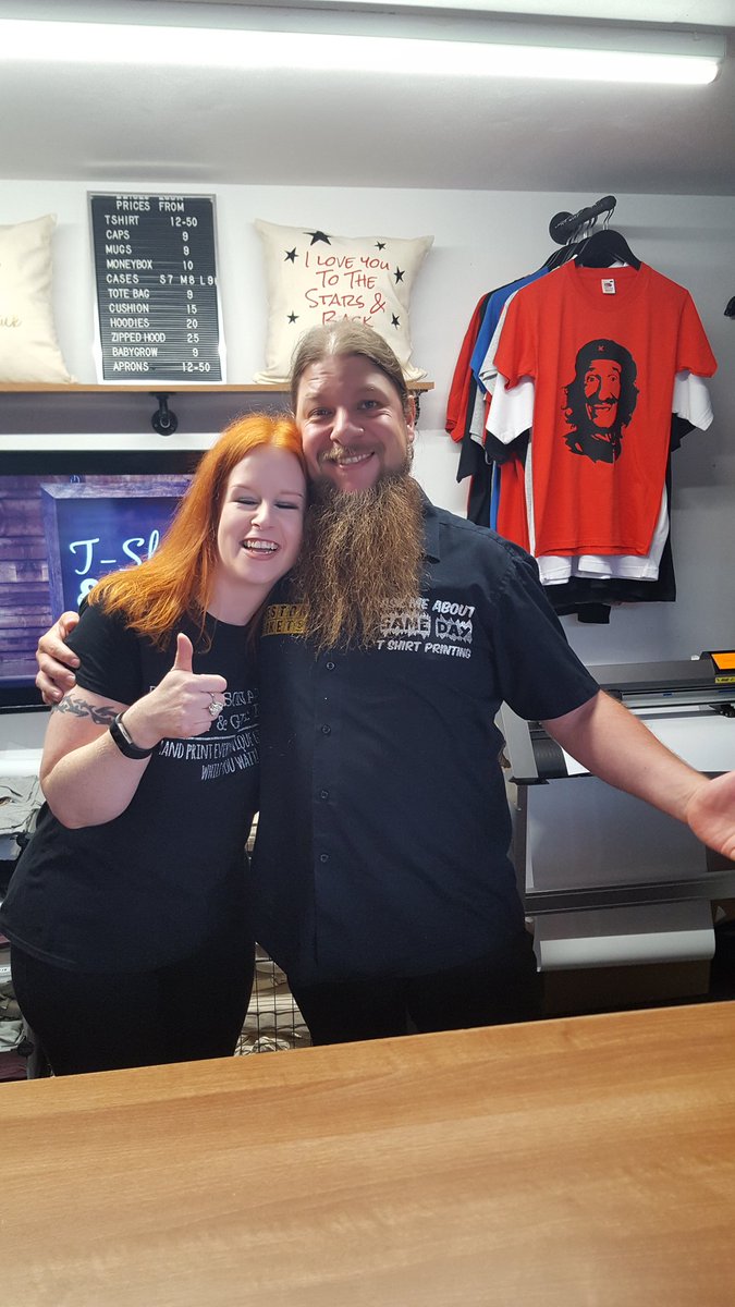 Prestonphonebox's tweet photo. @printandgiftbox all shiny in their new shirts @prestonmarkets #shamelessadvertising https://t.co/qw1YnHLuKS