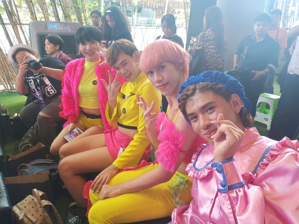 puipuiimnida's tweet photo. Ting Style & Hello Welcome
มาทำอะไรที่นี่ ติดตามได้เร็วๆนี้!!!
ฝากกดไลค์ กดแชร์ กดติดตามเพจเฟสบุ๊ค Ting Style และที่สำคัญอย่าลืม ตามไปกด Subscribe Youtube >>> Ting Style ให้ด้วยนะคะที่รัก 😘
#TingStyle #HelloWelcome
#Hi_U #MBOOfficial
#Hi_U1stFanMeeting https://t.co/j6pMQeQKeu