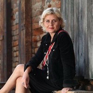 RadioBeograd2's tweet photo. Sa Ildiko Erdei, o temama koje su je zaokupljale, ali i promenama između dva izdanja knjige, razgovaramo u današnjoj emisiji #Stepenik.
🕐13:00
🎙️https://t.co/y8sEsJrg5U
📸https://t.co/5HyjERvHQq
📲 https://t.co/R5LruhcW3L
🎧97,6 MHz https://t.co/BNTk4wgDFN