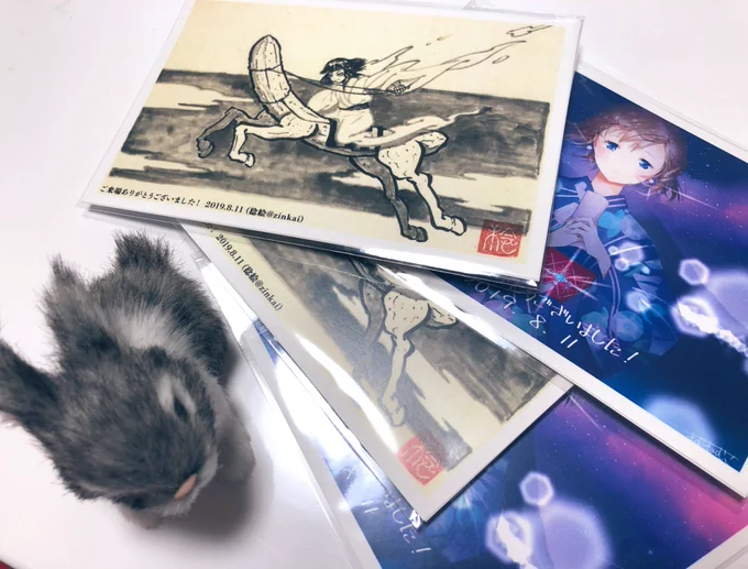 じんかいさん(@zinkai )おかえりなさい!いよいよ明日はトーク&amp;ライブペイントイベントです!
ご来場くださる方へのプレゼントなどもなんとか間に合いました!
会場は飲食も自由ですので、各自クークーお腹が鳴らないようお持ち込みください* 