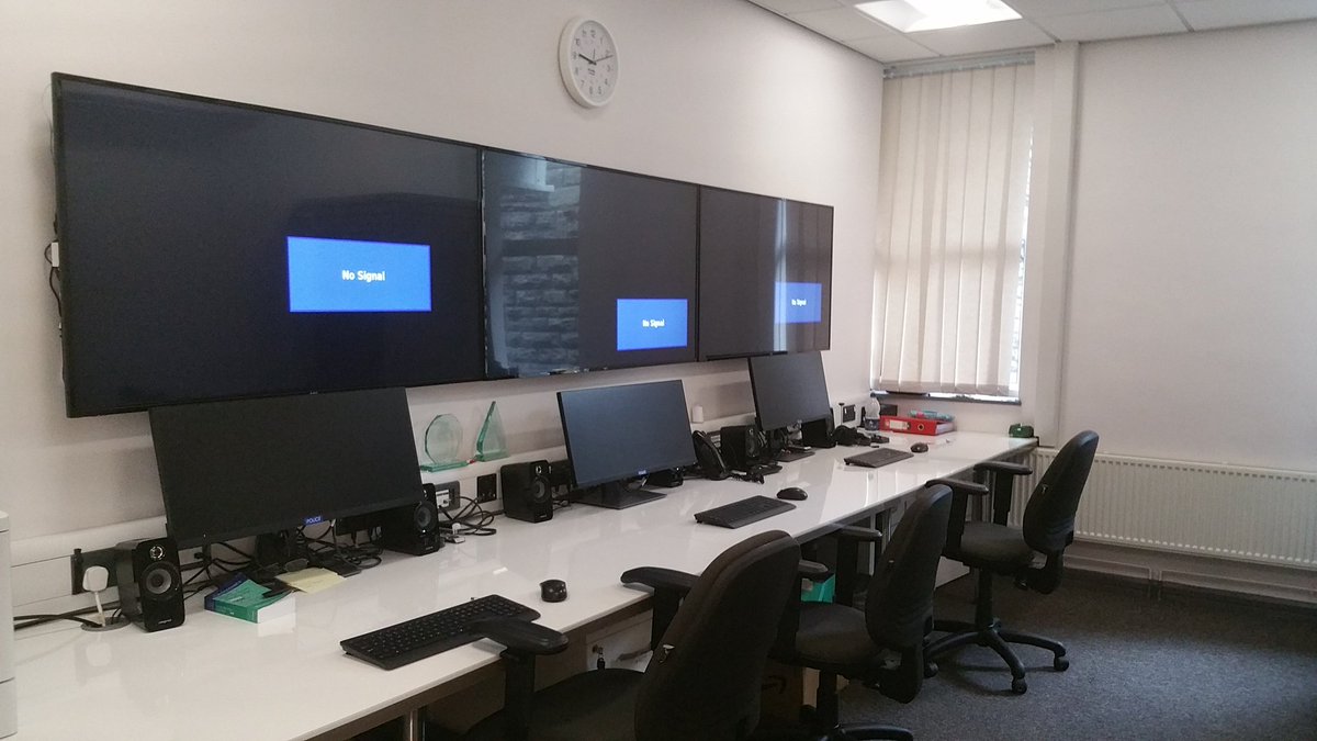 JayDave16608487's tweet photo. All set up and ready for @swpolice 👮 #representativeworkforce positive action session 3 for Constable candidates: Mock Assessment Centre at @UniSouthWales  obo @USWPolicing_Sec &amp; @commissionersw with @HuwSmart @Sianeoshea @dcimarkoshea and others. Thanks for your help all 👏👍 https://t.co/52h7y2KQjM