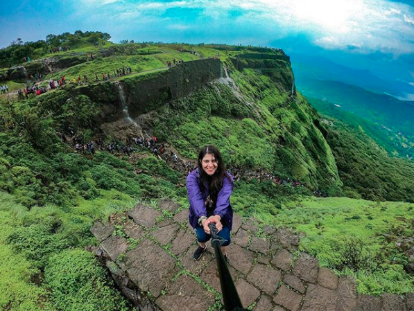 FootlooseTribe's tweet photo. #Bestpicture was saved for the last!
#GoProHero7 you are a magician @goproin !
Folks, now you can say that I was in #heaven and I clicked a #pictureinheaven!!
#FootlooseTribe #VisapurTrek #Shweetista #Trekking #Vlogger #GirlWhoTravels #Stylewhack  #Adventure #travelblogger https://t.co/9n1cD0z0cr