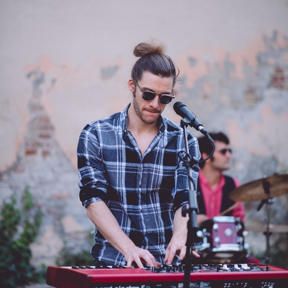 Andy playing those keys. 

Photo credit: #stillhoffphotography (stillhoffphoto.com/musik)
