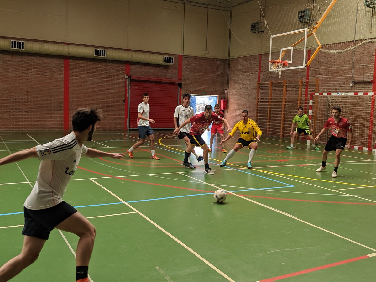 melgarfsala's tweet photo. #TorneoFutsalPeñas19
Comienza la primera semifinal entre RESA-K - VERDENEROS https://t.co/eevOsj1rvo