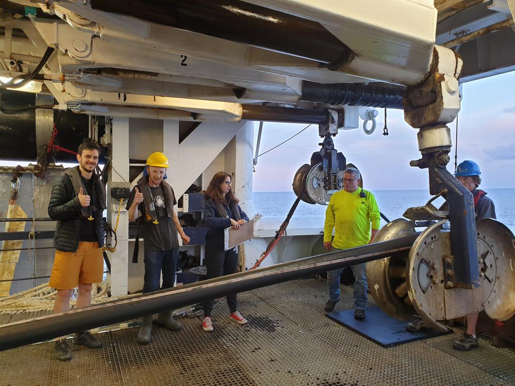 And that's the end of our 3D seismic grid!! 🙆‍♀️🙂 Time to switch over to our 2D setup and collect MORE data on this deep-sea volcano! #Axial3D #Expedition #seismic #volcano #NSFfunded #scienceatsea 
<a href="/LamontEarth/">LDEO</a> <a href="/LamontEarth/">LDEO</a> <a href="/UTGeophysics/">University of Texas Institute for Geophysics</a> <a href="/NSF/">U.S. National Science Foundation</a>_GEO @NSF