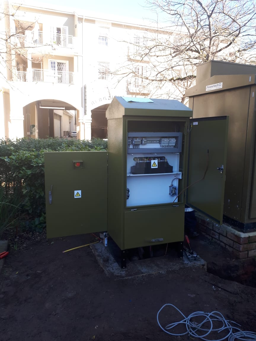 It's the long weekend and <a href="/MatieBuilder/">Facilities Management Stellenbosch Uni</a>  is busy installing  generator for Old Main building to ensure the least disruption to the academic calendar. Well done Team! #facilitiesmanagementstellenboschuniversity #technoserve