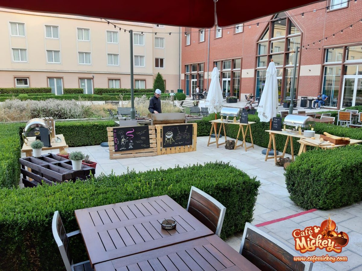 Cafe_Mickey's tweet photo. In het restaurant van partnerhotel Vienna House Magic Circus kun je dagelijks aanschuiven aan het een Barbeque buffet.
Meer informatie over dit buffet op ons forum: https://t.co/21SxfDk1YI
#DisneylandParis #ViennaHouseMagicCircus #partnerhotel #bbqbuffet https://t.co/XnxQUFAiTD