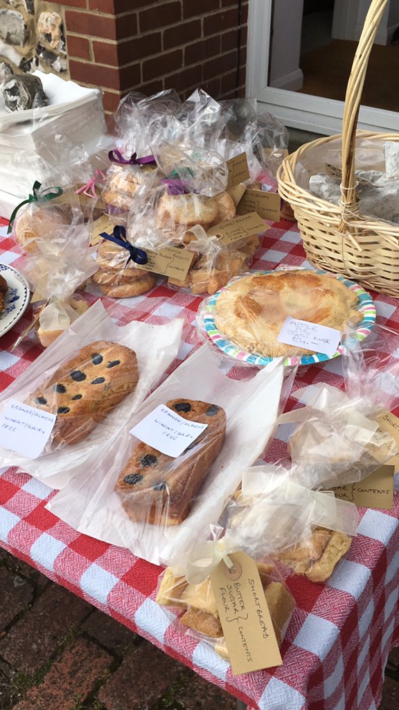 mel_stem's tweet photo. Lovely cakes 🎂 🍰 🧁 @VisitEastbourne @EastbourneBuzz @Eastbournenews https://t.co/vUVERGLVOF
