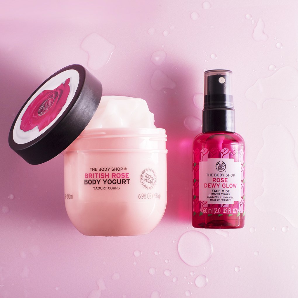 TheBodyShopSP's tweet photo. ¡Hoy vas a tener un día #rosa! Combina tu body yogurt con la bruma facial y siente el aroma fresco y floral de rosa británica en toda tu piel. #TheBodyShopSP #CrueltyFreeBeauty https://t.co/CuCtgV50oE
