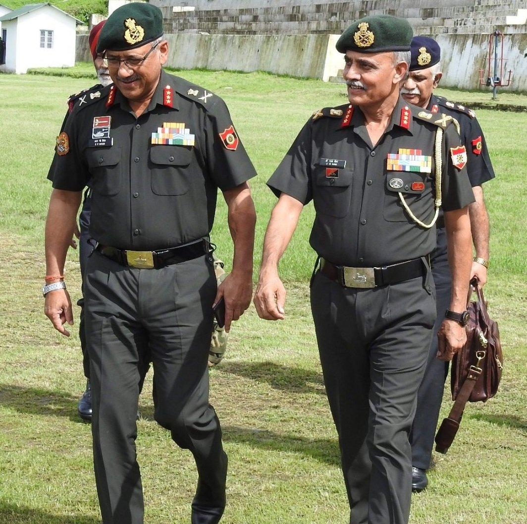 salaamtvnews's tweet photo. Lieutenant Colonel #DevenderAnand, #DefencePRO, #JAMMU: Lieutenant Gen RP Singh (on the left in pic), officiating Western Army Commander visited Yol Cantt&forward areas of Rising Star Corps on his maiden visit to review current situation&operational readiness. #JammuAndKashmir https://t.co/K9hMKLGFwO