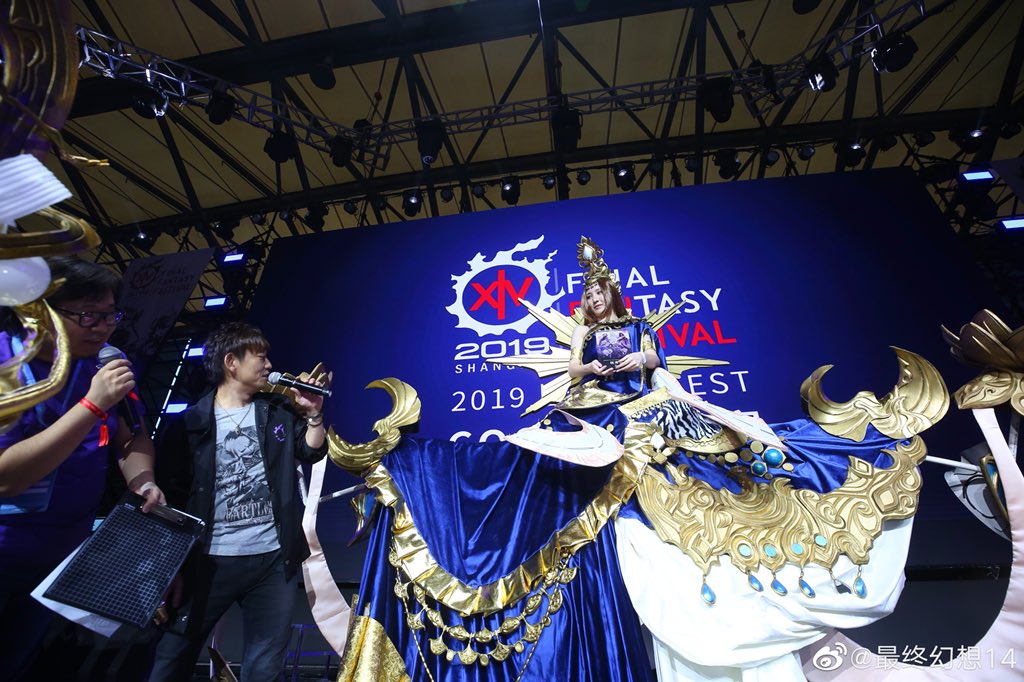 cydxs_'s tweet photo. #FinalFantasyXIV
Fanfest 2019 in SHANGHAI

#Lakshimi // me
costume made by @Aaaasui 

拿到了吉田选中的优秀奖！！！
吉田和祖坚桑都给我签名了还拍了合照！！
超幸福的一天😭😭😭

@FF_XIV_EN https://t.co/Azlkohnjex