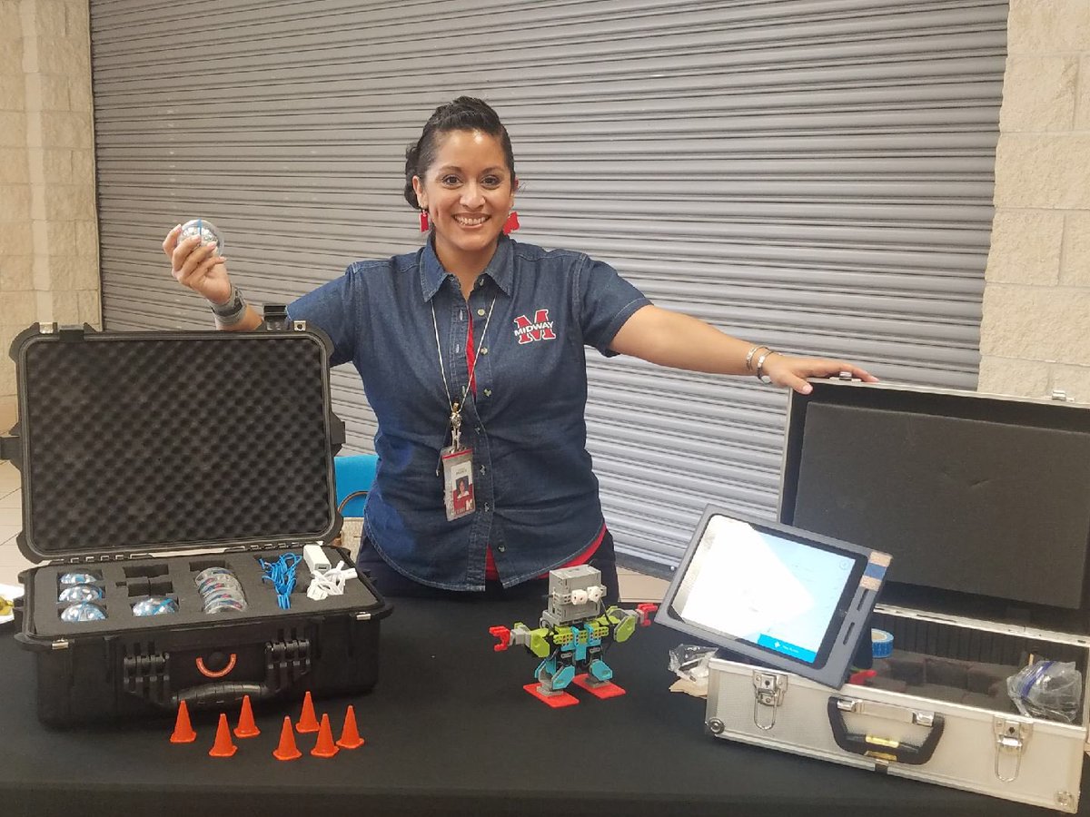 DrJohnsonEDU's tweet image. I’m so proud of @MrsPruenteCCE for representing @CastlemanCreek at @MidwayISD’s Convocation &amp;amp; Back-to-School Summit by showcasing the innovative coding grant she was awarded last school year. Thank you @MISDFoundation for supporting our schools. #MidwayandBeyond #CCEandBeyond